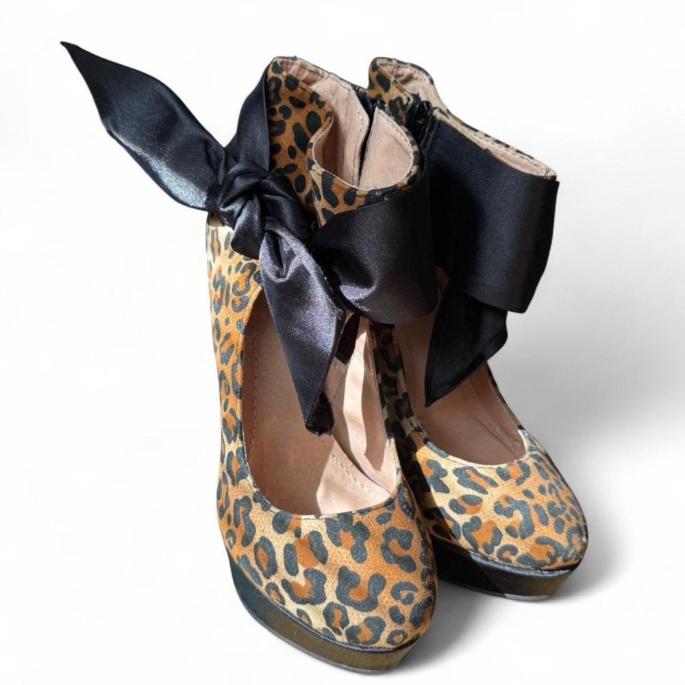 Charlotte Russe Y2K 2000s vibes leopard print platform heels size 6